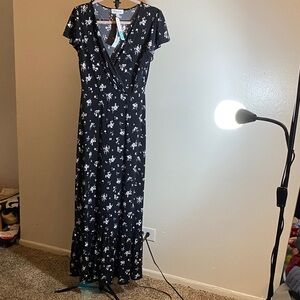Gilli Navy Floral Maxi Dress